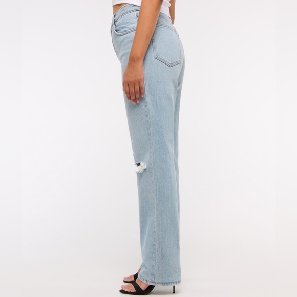 Abercrombie & Fitch '90s Straight Ultra High Rise Jeans - Picture 4 of 10